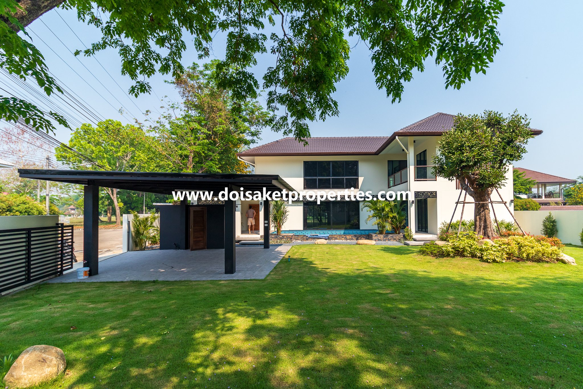 Doi Saket-DSP-(HS348-04) Lovely Brand New 4 Bedroom Home with Swimming Pool for Sale in a Secure Moo Baan in Doi Saket
