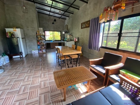 Beautiful property with 2 modern houses on a large plot of land in a semi-rural area in Doi saket