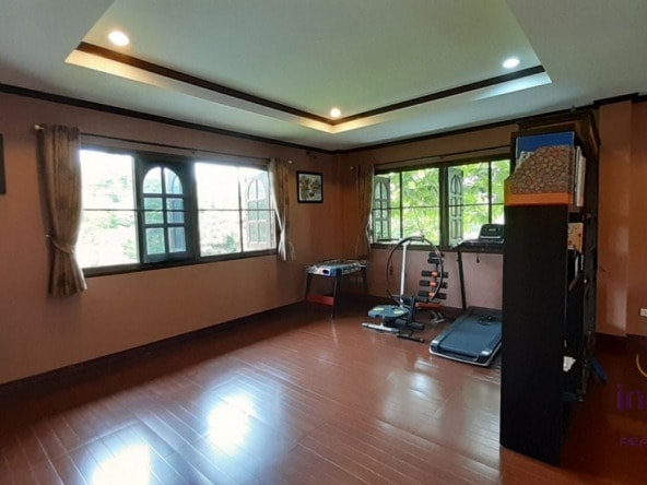 Charming 4 bedroom home with a large garden in a peaceful semi-rural area in a Thai neighbourhood in San Kamphaeng.-I-3704
