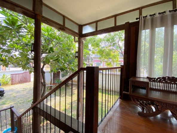 A charming wooden Thai house for rent or sale in Sankhampeang