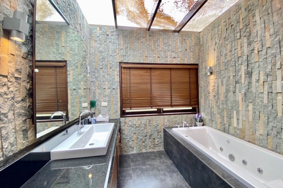 Luxury pool villa for rent in Mae Rim